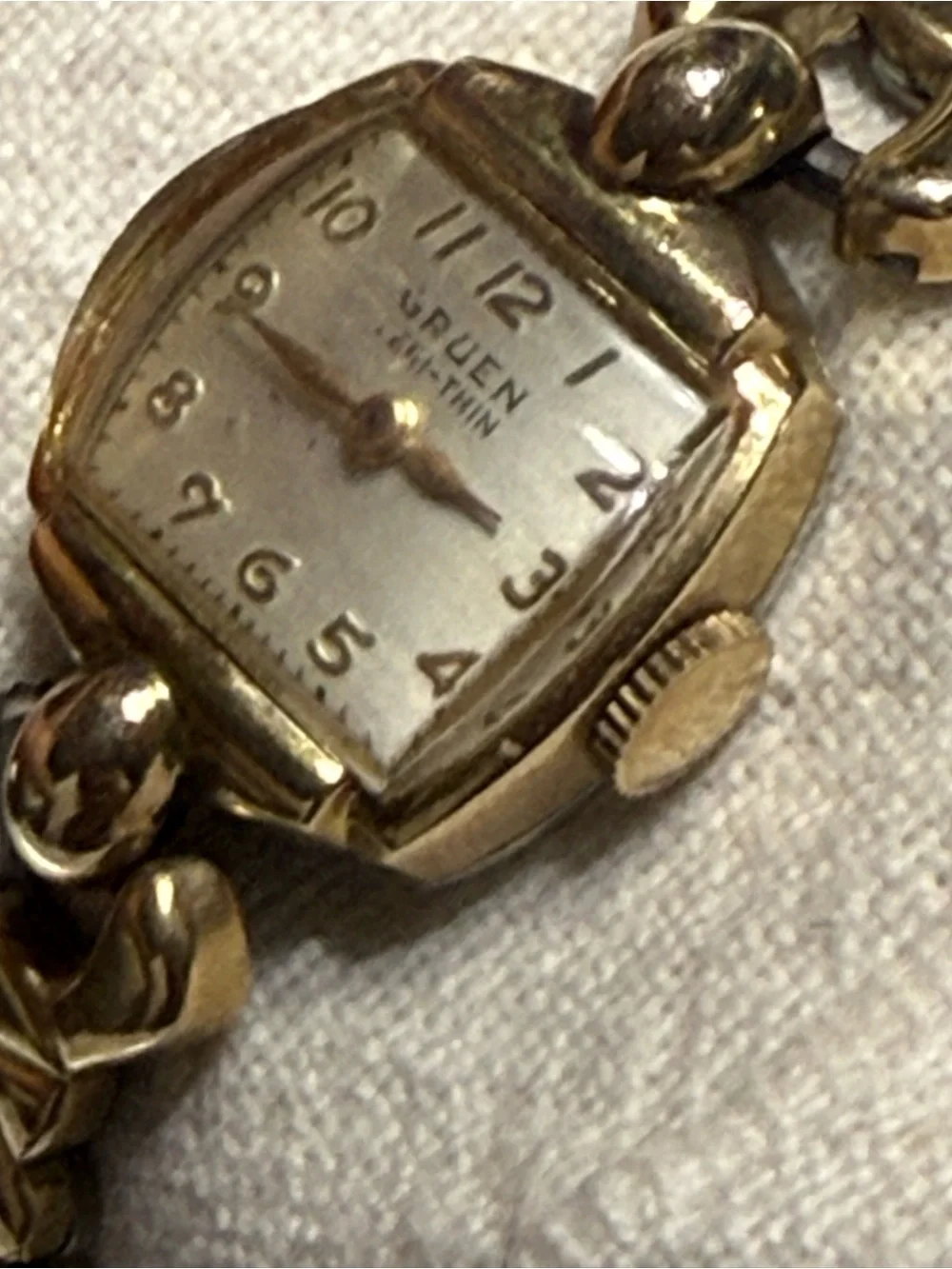 Vintage 40s/50s Gold-Tone Gruen 10k GF Women's Bracelet Watch - Gold